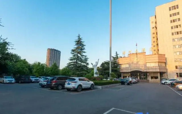Zhanhe Hotel (Pingdingshan Railway Station Branch)