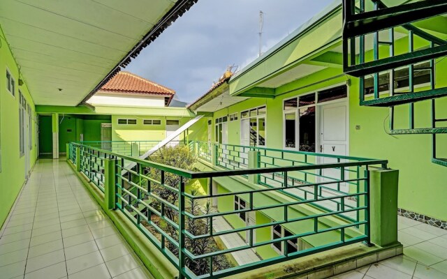 SPOT ON 91325 Pondok Hijau Guest House Syariah