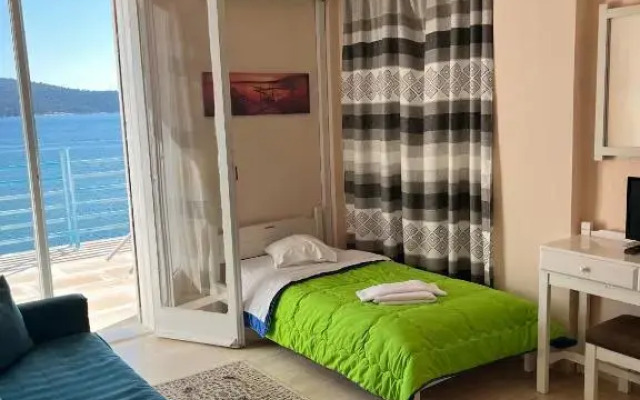 Stratos Hotel