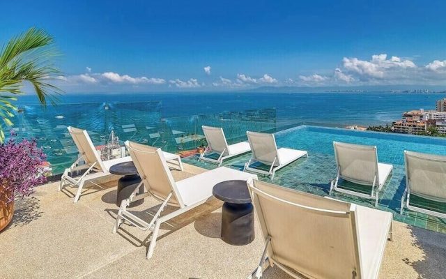 Luxury 1 BR Condo in Romantic Zone - Infinity Pool