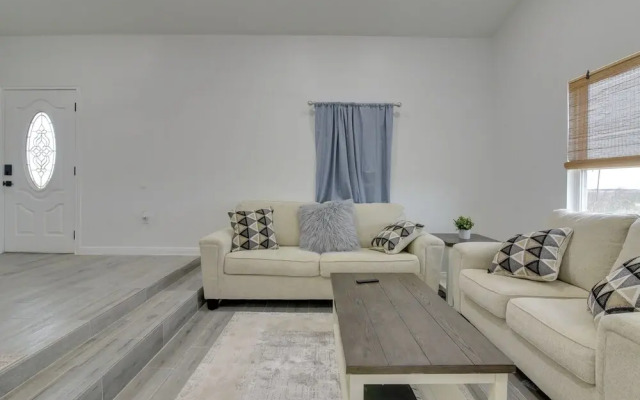 3 Mi to Bolivar Beach: Quiet Condo w/ Balcony