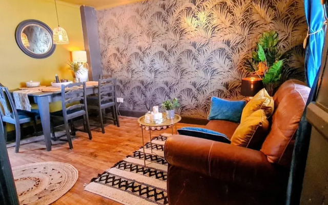 Charming Full of Character in the Heart Southwell