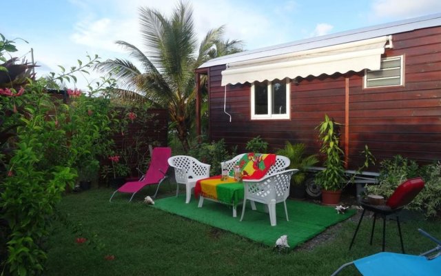 Bungalow With one Bedroom in Le Moule, With Pool Access, Enclosed Garden and Wifi - 7 km From the Beach