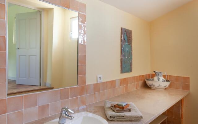 Secluded Holiday Home in Rustrel With Swimming Pool