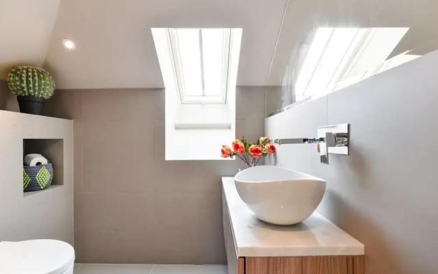 Stylish Family Home Close To Ealing Common