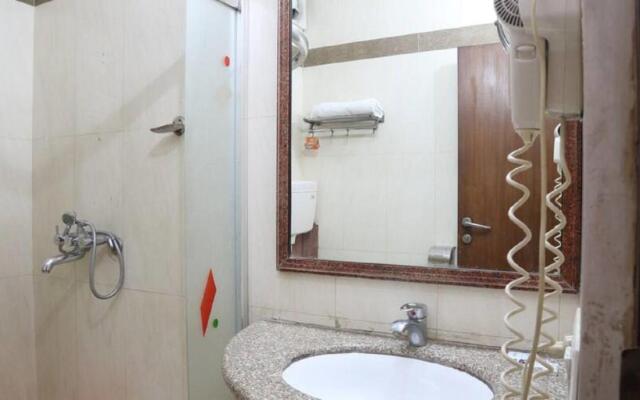 Revels Plum Hotel At New Delhi Railway Station