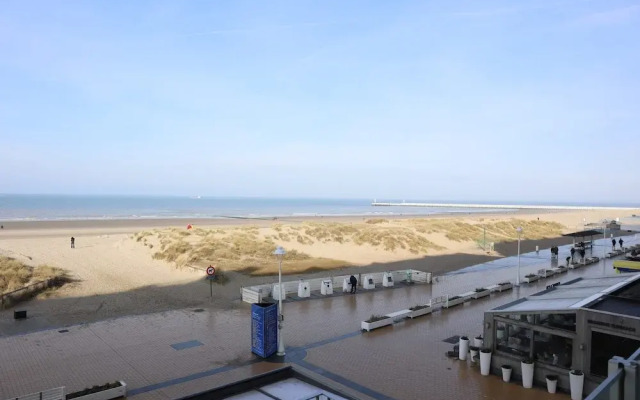 Apartment in Nieuwpoort by the Beach