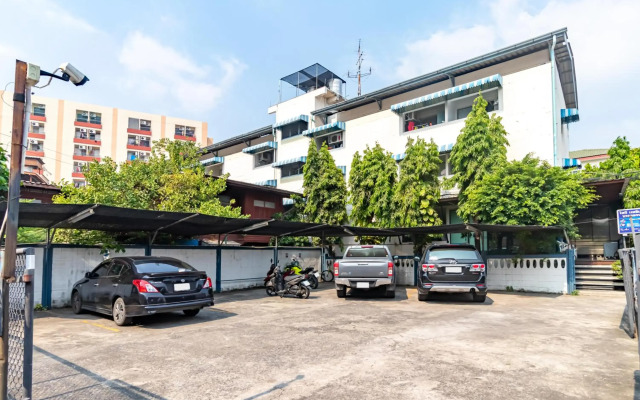 Riski Residence Bangkok-noi