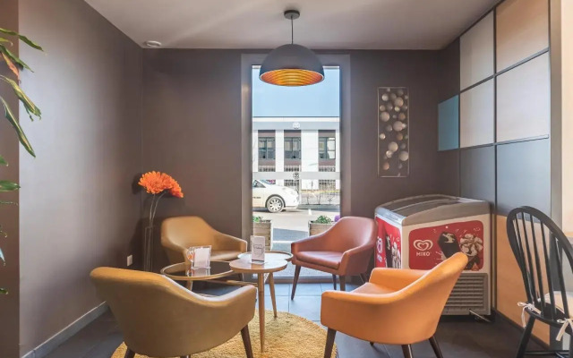 B&B HOTEL CHARTRES Océane