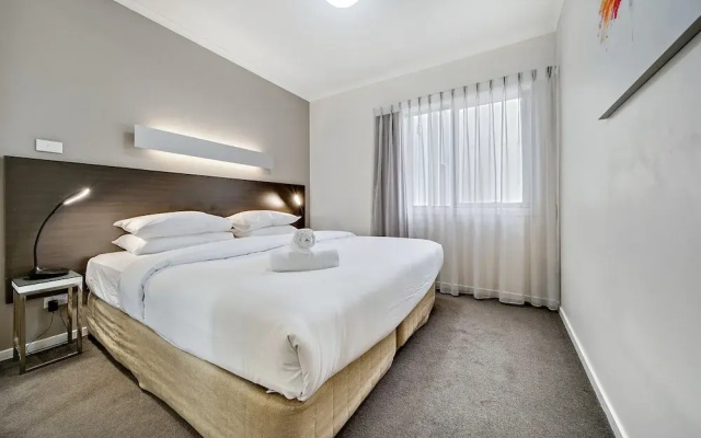 Comfy 2-bed Near the Lake With Secure Parking