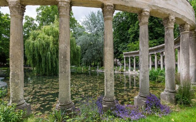 Pristine Near Parc Monceau