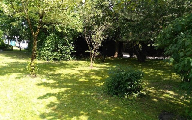 Garden House   & Eastpark Apartments