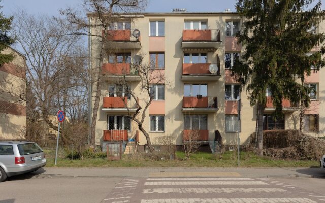 Warsaw Airport Apartment by Renters