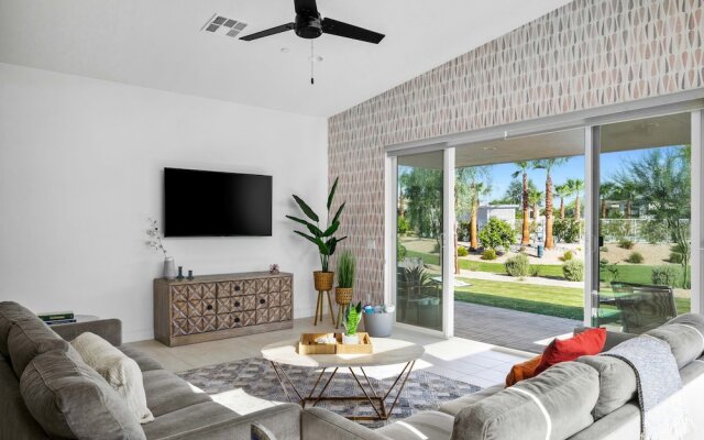 Chic Desert Oasis