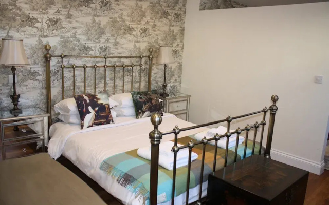 Modern apt Close to Paddington Station / Sleeps 3