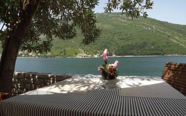 Great Studio Flat With View Near Beach in Tivat