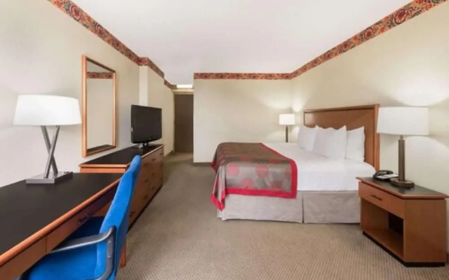 Holiday Inn Civic Center Laredo