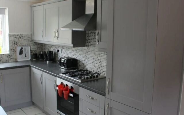 Dog Friendly - 4 Bed House - Sleeps 10 - Pool Table