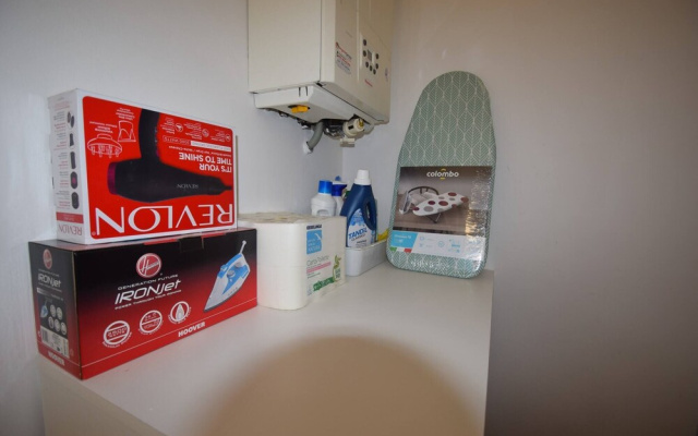 Vicino Ospedale E Aeroporto Num92867