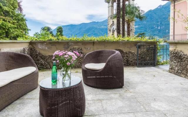 JOIVY Lake Como Waterfall House