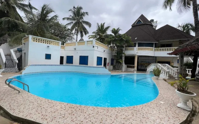 Diani Beach Luxury Retreat With 5 Bedrooms
