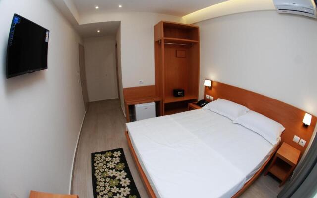 Hotel Ari 2 (Sarandë)