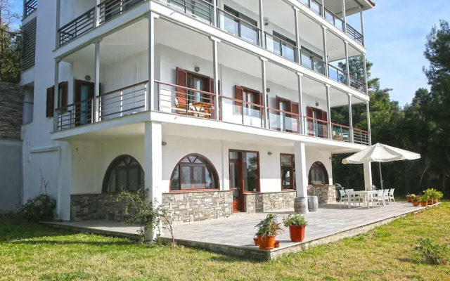 Romaric Mt. Garden House, Siviri