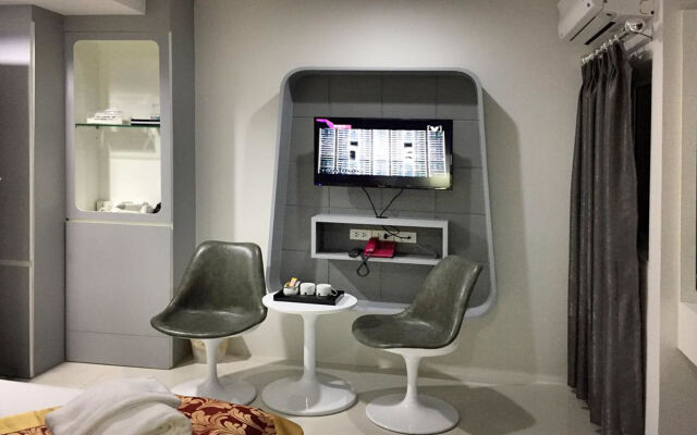 Top High Airport Link Hotel