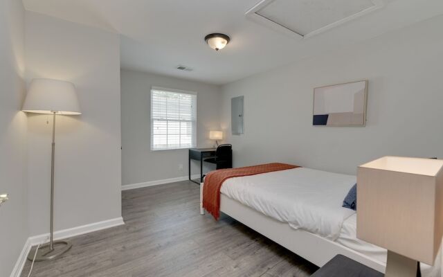 Stylish 3BR 3BA Colonial House by Cozysuites