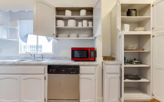 5 Bedroom Koreatown Charmer near DTLA