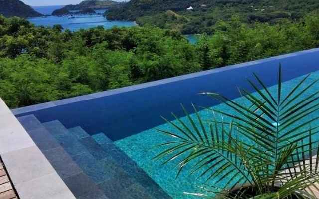 Paradise Garage Komodo Villa