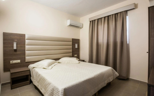 Lyristis Dinos Studios & Apartments