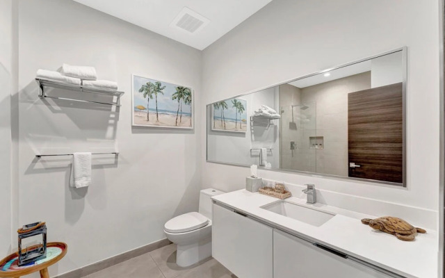 Hollywood's Beachside Condos