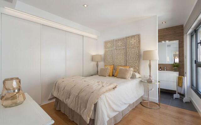 Chezmoihomes Plaza Nueva Deluxe