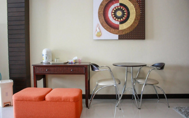 七岩巴黎式旅馆(Cha am Paris Style Guest House)