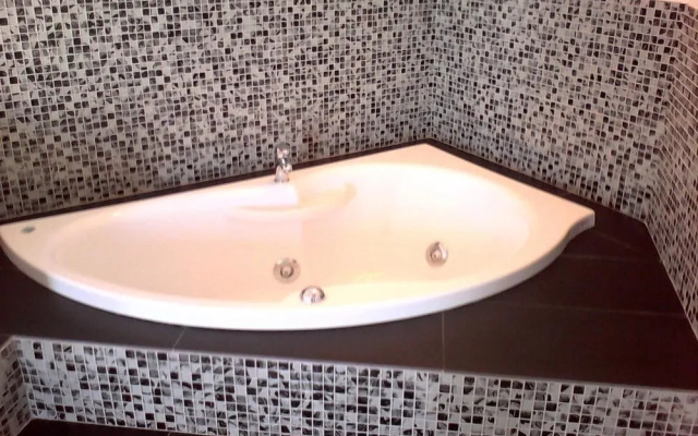 Queen Boutique Suites