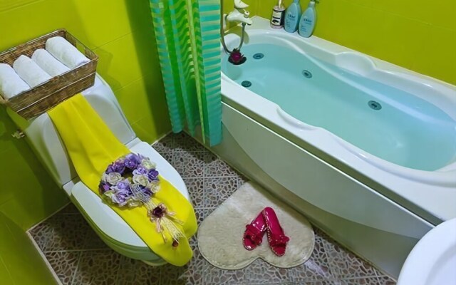 Hongcheon Gogh and Sunflower Pension