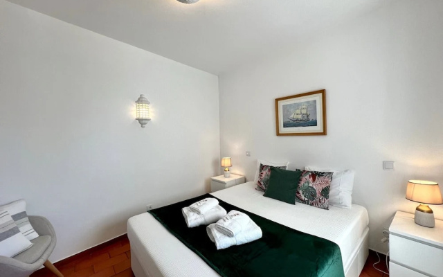 Lagos Ocean Breeze by Homing
