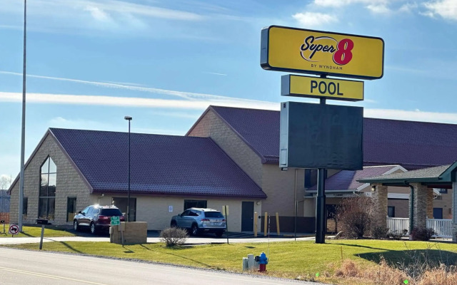Super 8 by Wyndham Sturtevant/Racine