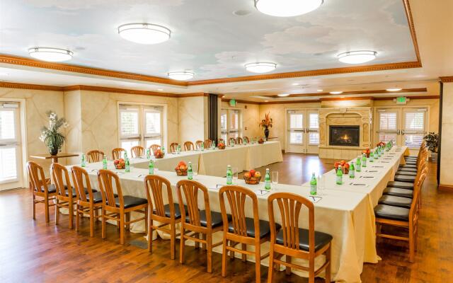 Best Western Plus Dry Creek Inn