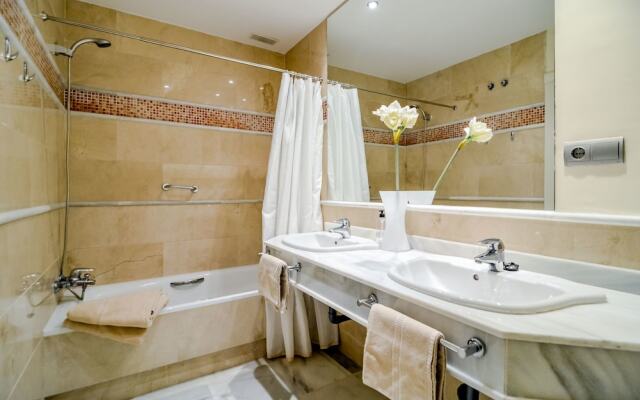 FA-Fab 2 bedroom apt in and outdoor pool