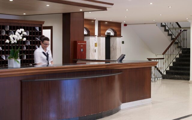 Mitsis Petit Palais Beach Hotel