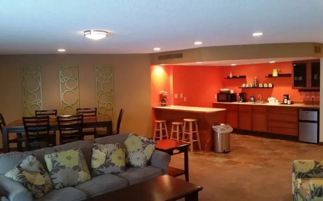 Howard Johnson Grand Forks Nd