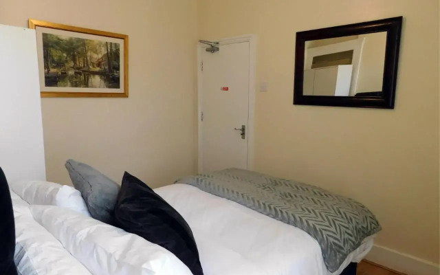 Entire 4 bedroom Terrace house in London