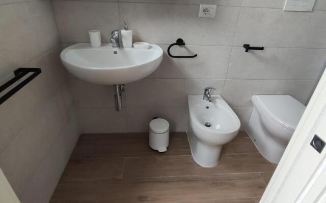 Seaside Villa with Hot Tub, 5mins walk from the sea