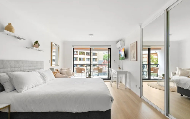 Ideal Studio Inner-city Pad With Private Balcony – Guest Rooms – Sydney