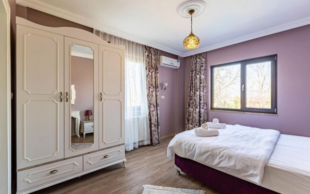 Duplex Villa With Pool and Garden in Sapanca