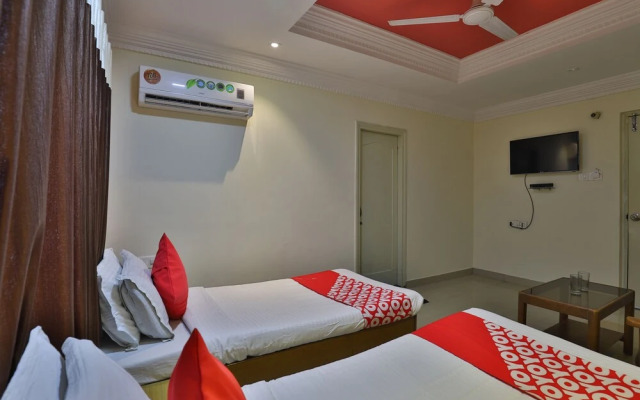 OYO 27897 Hotel The Grand Bansi