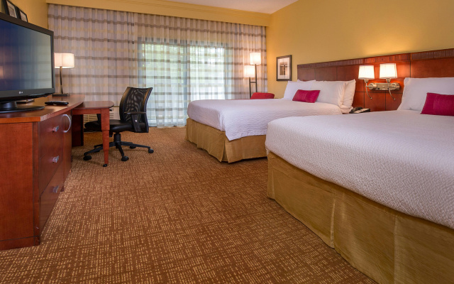 Courtyard by Marriott Richmond West