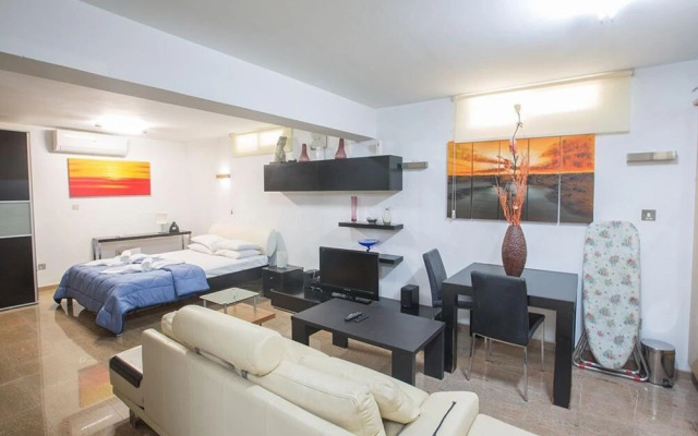 Villa Naomi AQ ME2